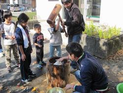 餅つきの様子(3)