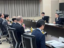 経産大臣との意見交換１