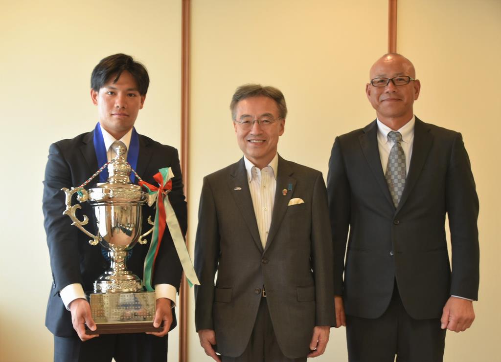全日本大学野球選手権大会準優勝の福井工業大学硬式野球部の表敬訪問を受けました