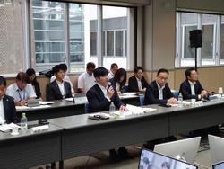 知事写真
