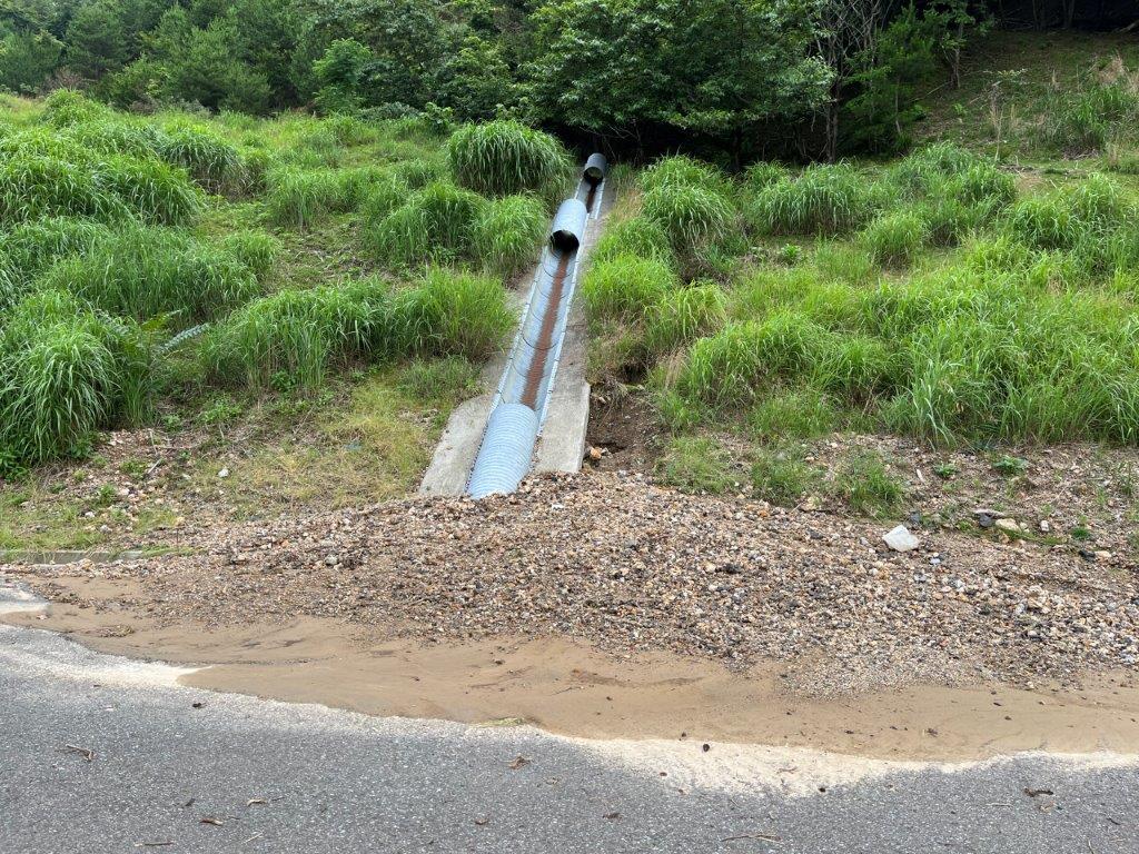 排水溝土砂除去前