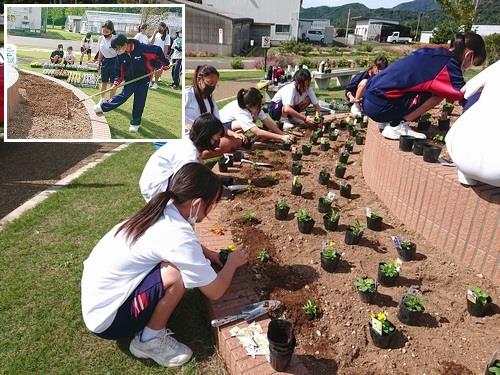 北里中学校_はあとふる体験(花の植え付け体験)