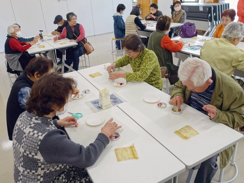 県内ツアー[湊地区老人クラブ連合会](香りのフラワー缶づくり)