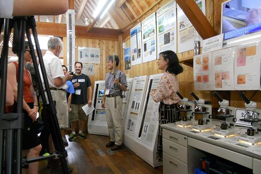 里山里海湖研究所での中川教授の説明