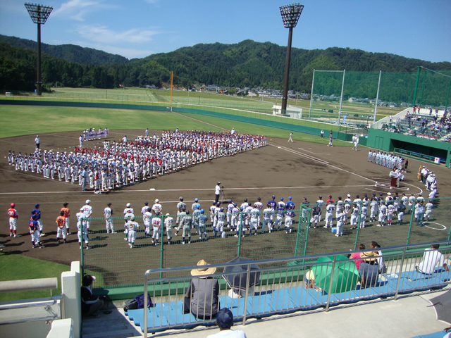 こけら落としの学童野球大会の様子